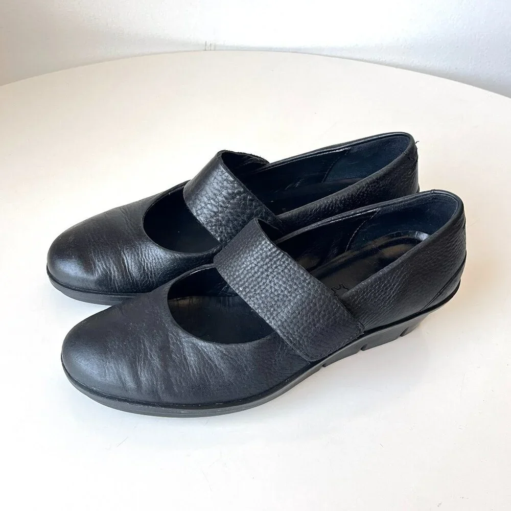 Women's ECCO Skyler Black Leather Mary Jane Wedge Shoes Size 9